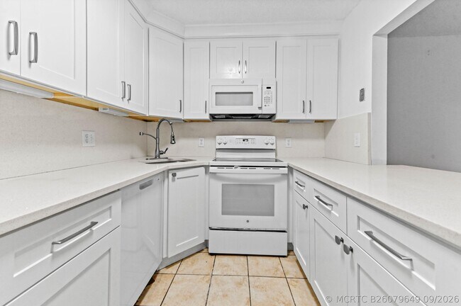 Building Photo - 319 Knotty Pine Cir