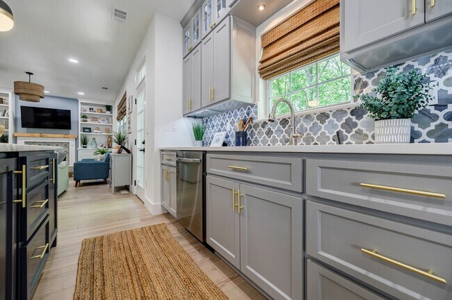 Building Photo - 2105 Brookridge Ter