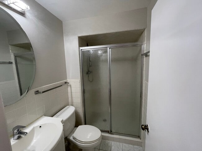 Building Photo - 725 Hibbard Rd