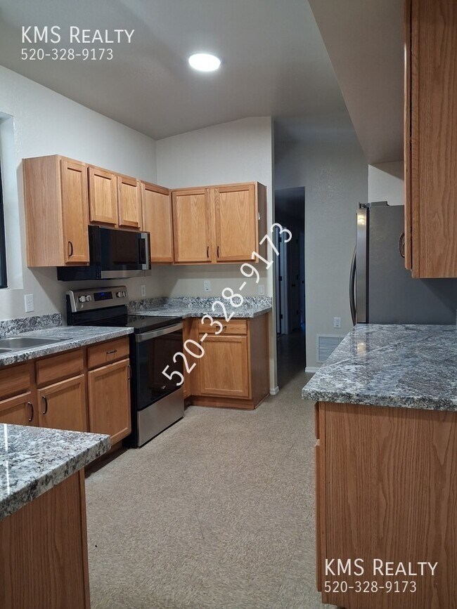 Building Photo - 2867 N Tolman Dr
