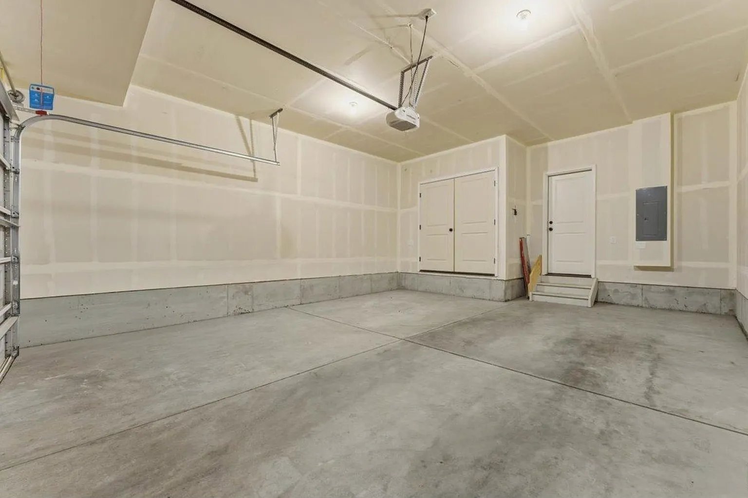 Building Photo - 2944 Barnstormer St