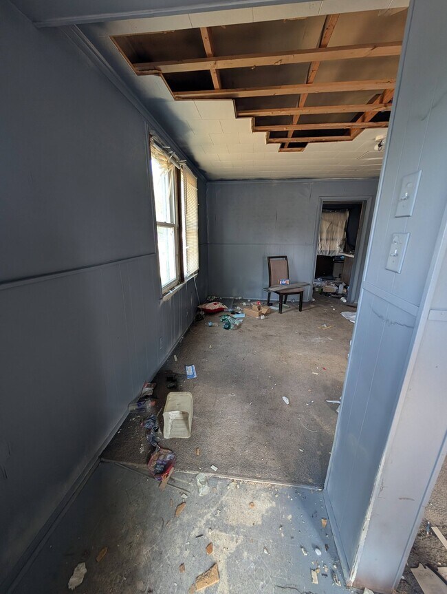 Building Photo - 422 S Louisa St