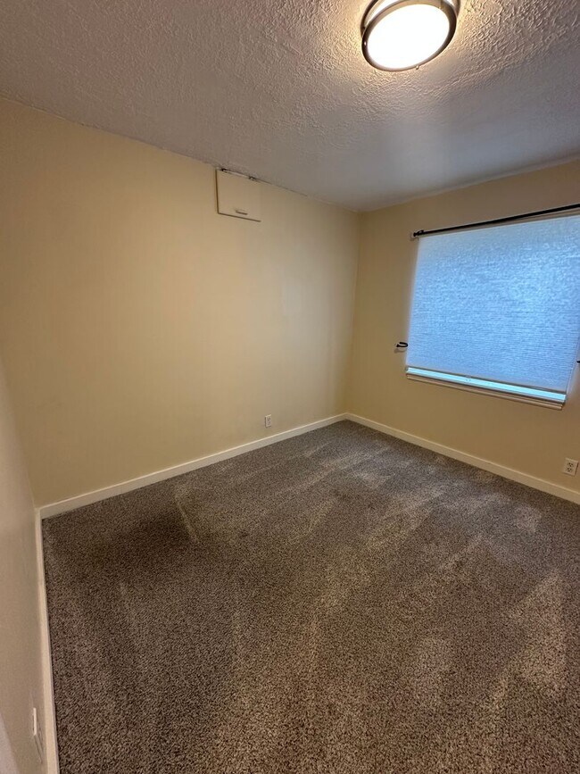 Building Photo - GET $500 OFF THE FIRST MONTHS RENT!!!