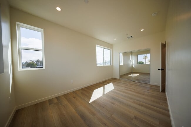 Building Photo - LUXURY in Prime Culver City