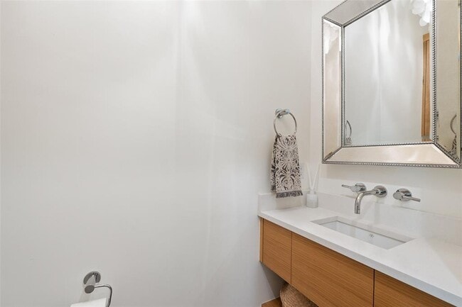 Building Photo - 2107 Peach Tree St
