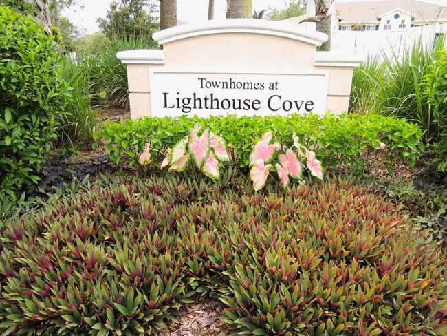 Building Photo - Three Bedroom Townhome in Heritage Harbour