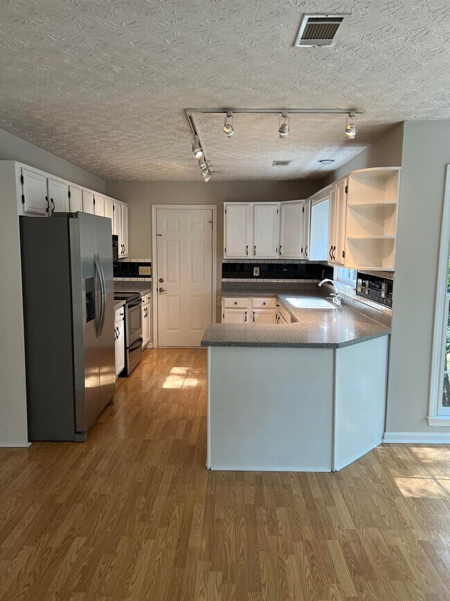 Building Photo - 700 Cirrus Ct