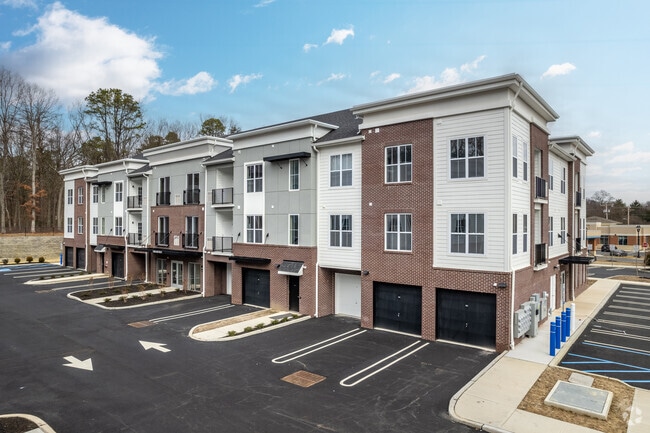 Building Photo - Summerhill Gardens Apartments