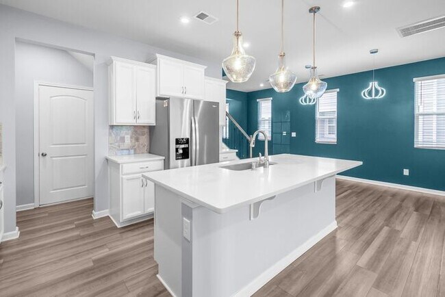 Building Photo - Modern Comfort, Effortless Living & Unbeatable Convenience in Northfield Crossing 3BR/2.5BA, 2 Ca...