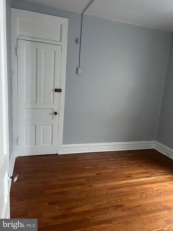 Building Photo - 166 Clymer St