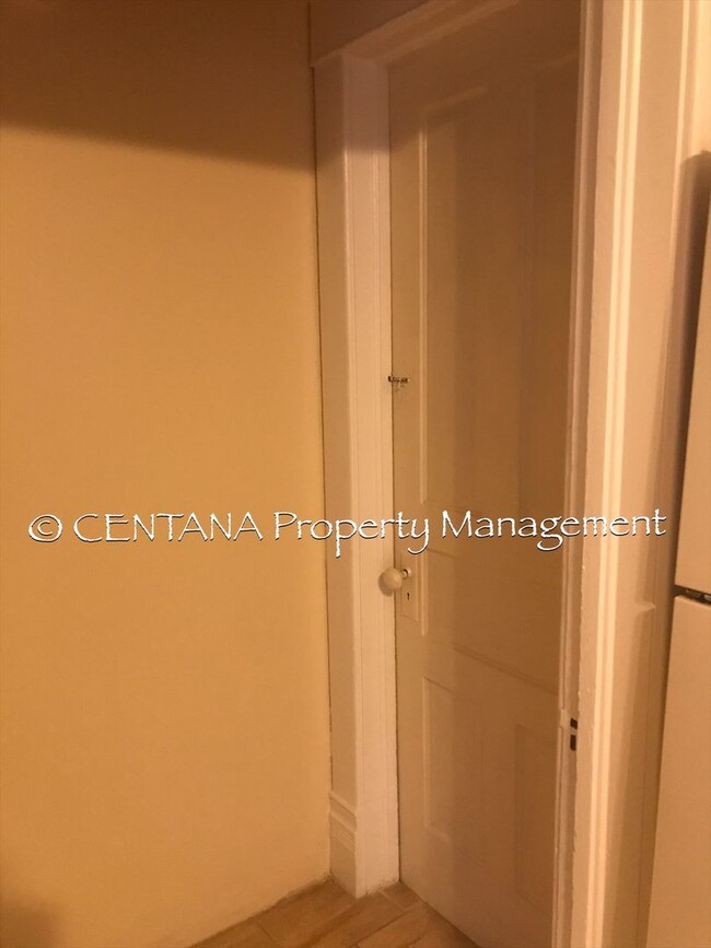 Building Photo - 728 W Granite St