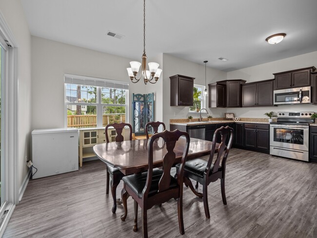 Building Photo - 251 Breakwater Dr