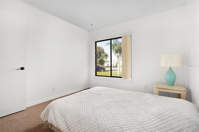 Building Photo - 712 E Flag Way