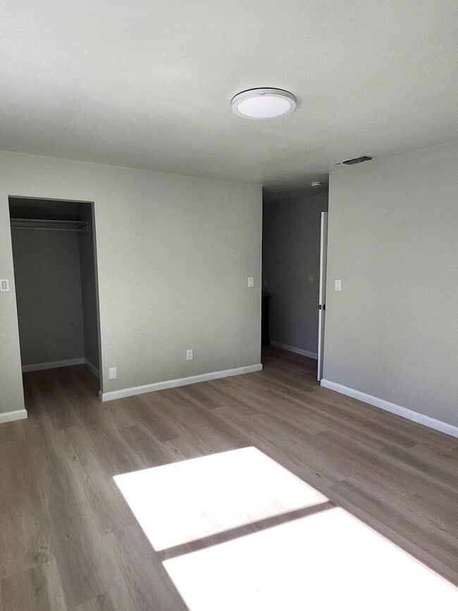 Building Photo - 3/2- Newly Renovated & Energy Efficient in...