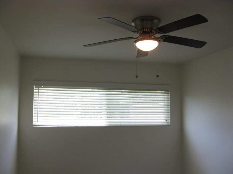 Building Photo - 1641 Evergreen Ave