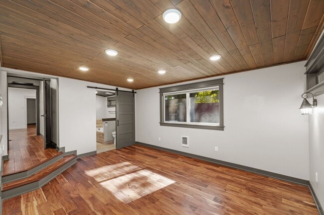 Building Photo - Meticulously UpdatedComstock Rancher!