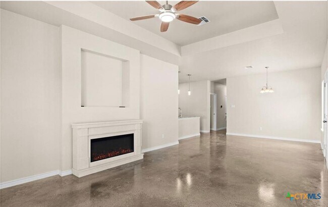 Building Photo - 412 W Avenue C