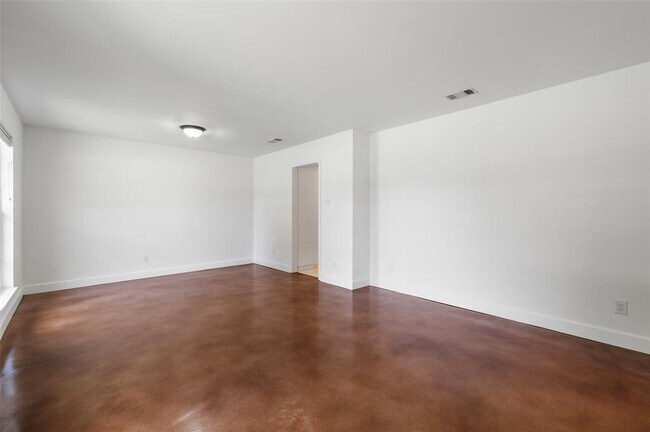 Building Photo - 7202 Squirrel Oak Cir