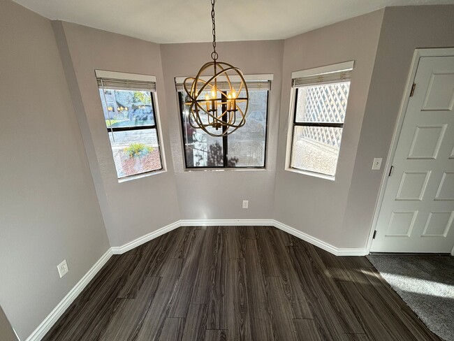 Building Photo - Gorgeous 2Bed/2Bath Condo located just out...