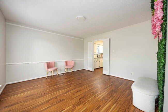 Building Photo - 5511 Green Timbers Dr