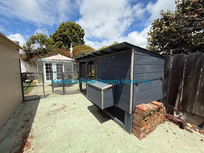 Building Photo - Quiet & Updated Watsonville Charmer 2 plus...