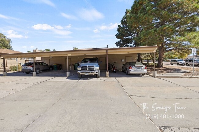 Building Photo - REMODELED SINGLE-LEVEL 2BD TOWNHOME w/ A/C **$500 move-in credit with a 16-month lease start date...