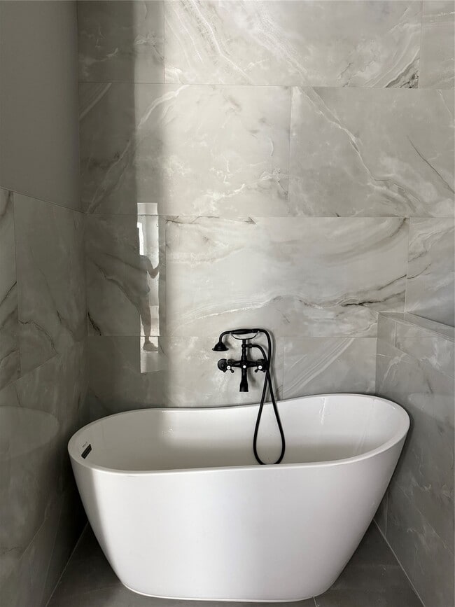 Building Photo - 10123 Grover Ln