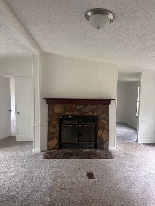 Building Photo - RENTAL HOME 3BD/2BTH