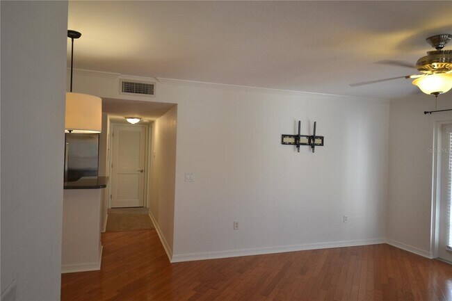 Building Photo - 718 Lyndhurst St