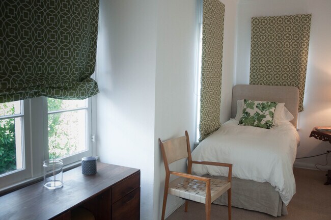 Second bedroom - 1024 S Orange Dr
