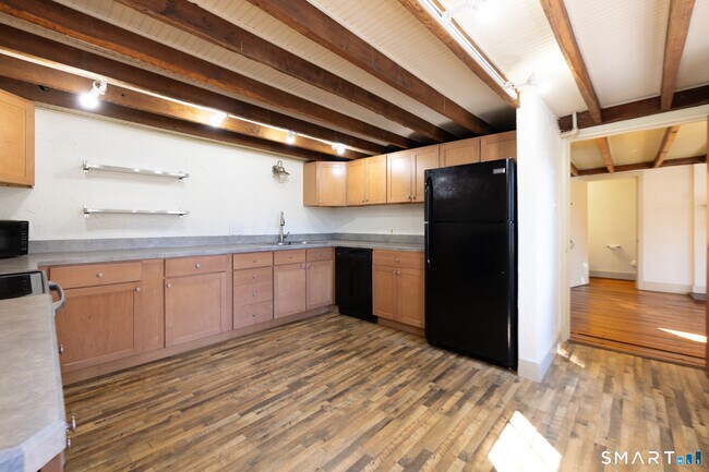 Building Photo - 1187 Mt Carmel Ave