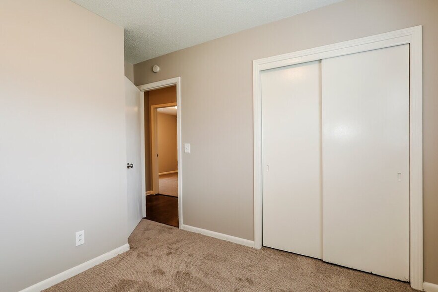 Building Photo - 5664 Hillman Dr