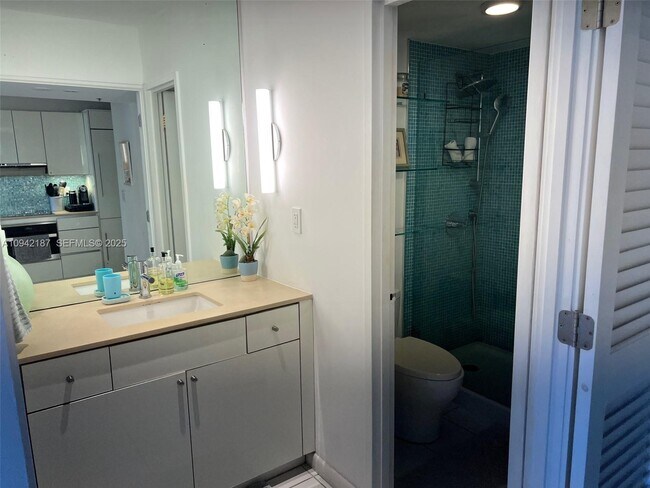 Building Photo - 100 Lincoln Rd