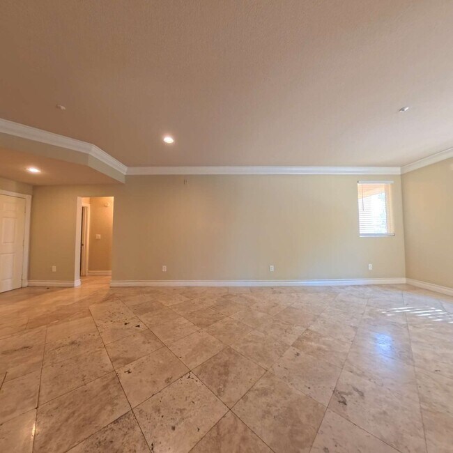 Building Photo - Luxury Mid-Rise | Guard Gated | Underground Garage Area | Resort Style Amenities