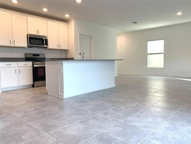 Building Photo - 2731 Runners Cir