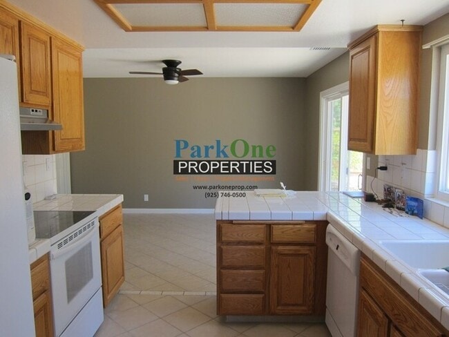 Building Photo - 4 Bedroom Livbermore Home Now Available!