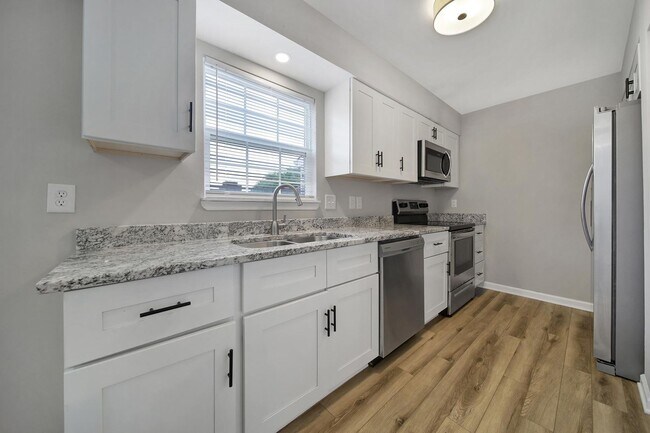 Building Photo - Lovely 3 Bed 2.5 Bath Home!