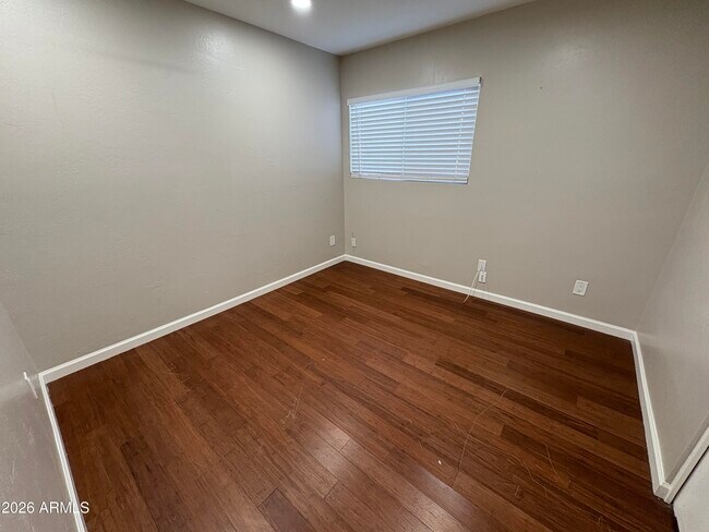 Building Photo - 5535 W Willow Ave