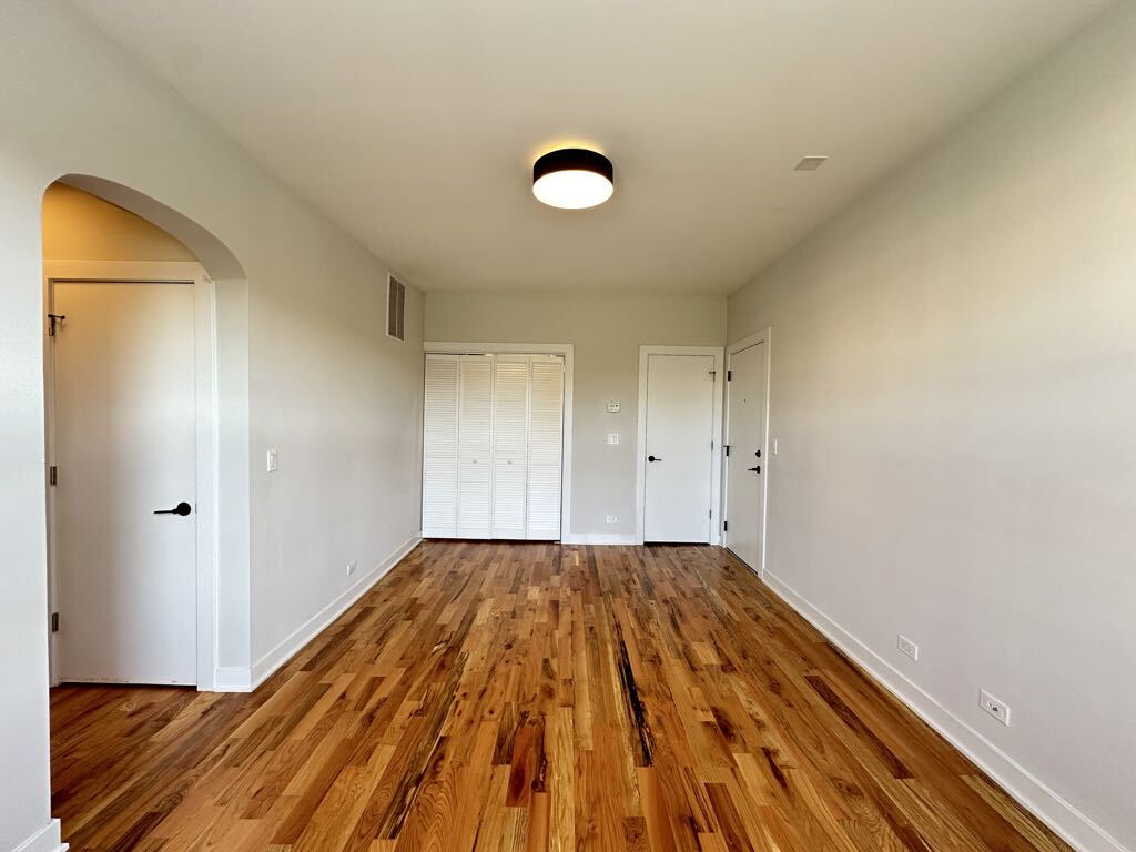 Building Photo - 659 W Wrightwood Ave