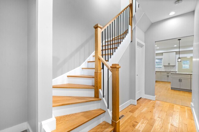 Building Photo - Beautifully Renovated 3 Bed/2.5 Bath Home in Mt Washington - Convenient Location