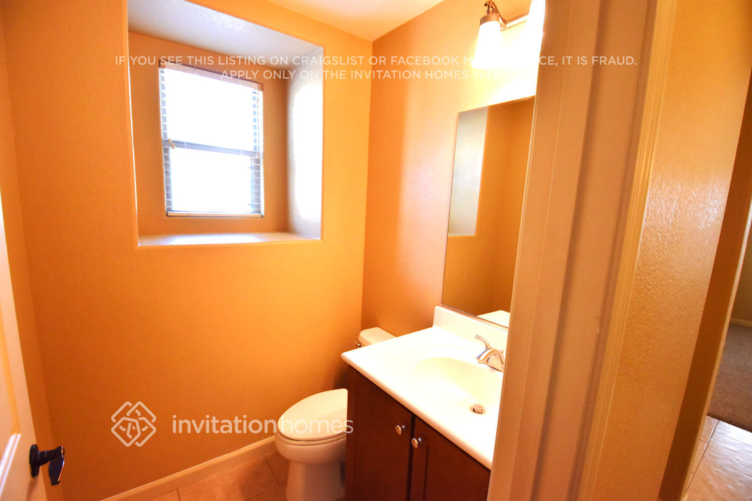 Building Photo - 5832 E Holmes Ave