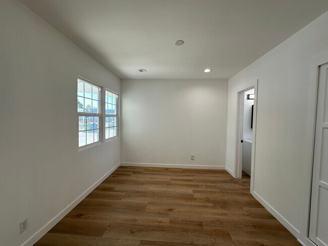 Building Photo - Beautiful Single story 4 Bedrooms 2 Baths ...