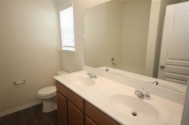 Building Photo - 4415 Iron Horse Dr