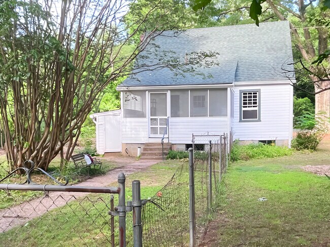 Building Photo - 5800 Fenwick Rd