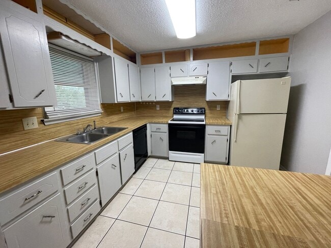 Building Photo - 2902 Trailridge Cir