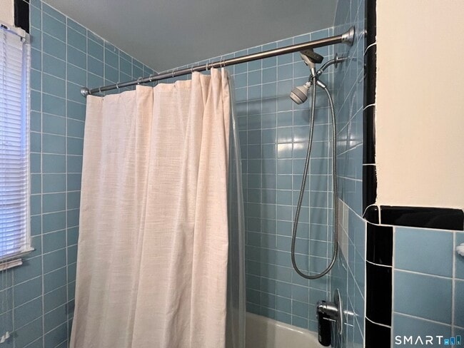 Building Photo - 28 7th St