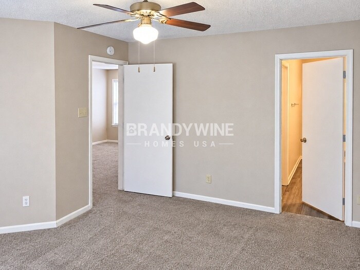 Building Photo - 4485 Redcliff N Ln