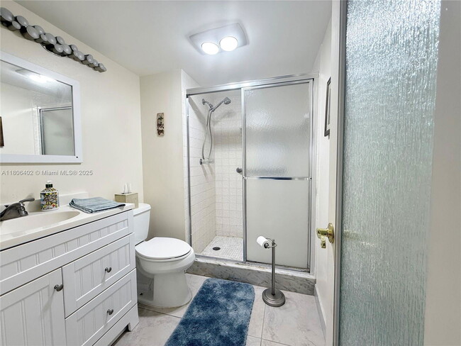 Building Photo - 9820 S Hollybrook Lake Dr