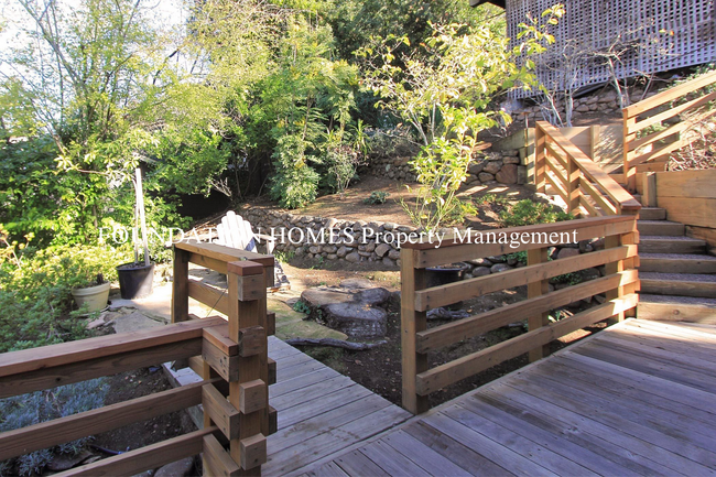 Building Photo - Boyle Park 4BD+/3.5BA, Close to town!  Gue...