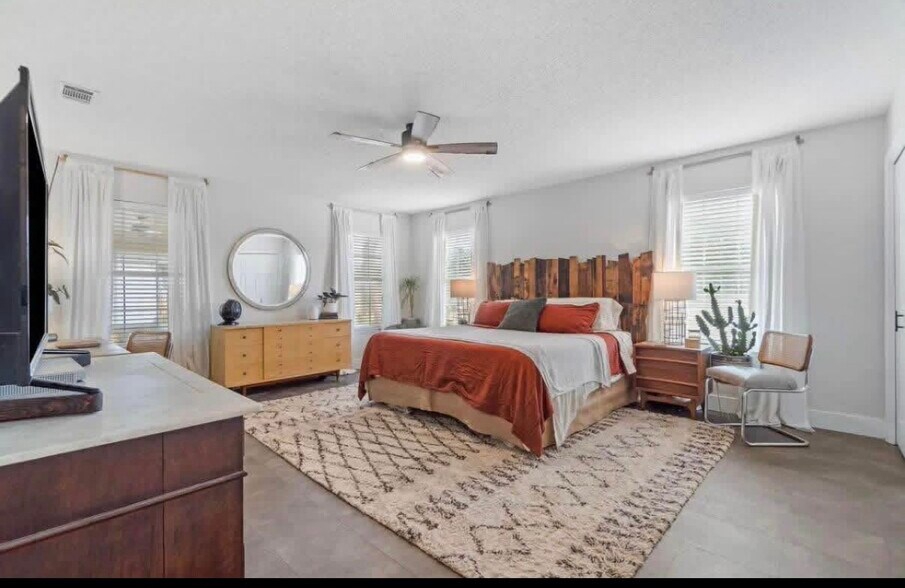 Building Photo - 4577 Top Flight Dr